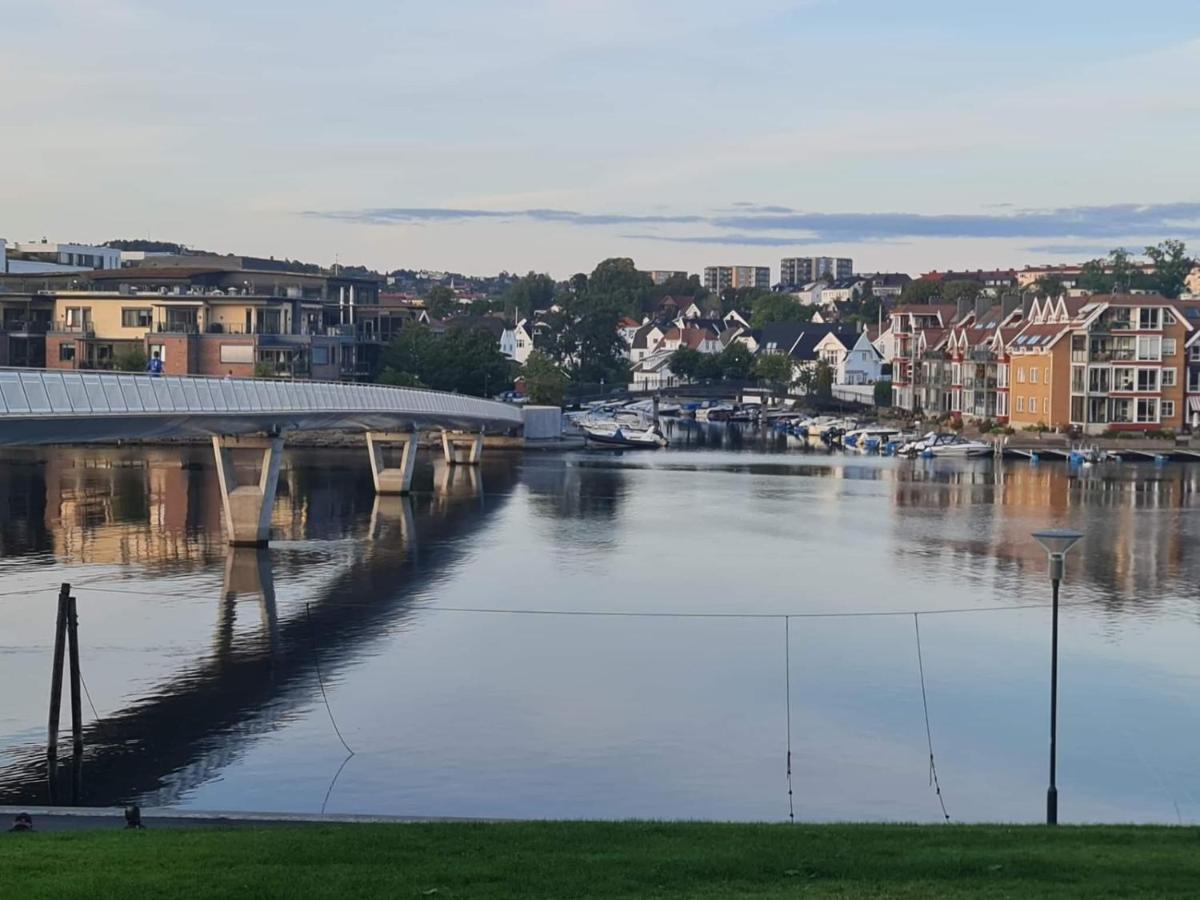 Stylish Apartment With Beautiful Views Of The River, Beach Nearby Kristiansand Esterno foto